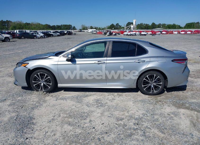 Photo 14 of 2018 Toyota Camry SE (VIN 4T1B11HK7JU556345)