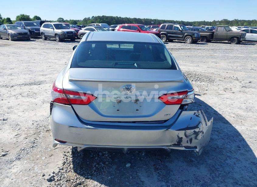 Photo 16 of 2018 Toyota Camry SE (VIN 4T1B11HK7JU556345)