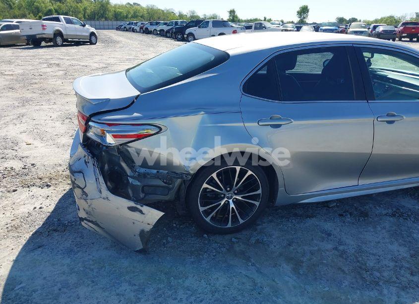 Photo 17 of 2018 Toyota Camry SE (VIN 4T1B11HK7JU556345)