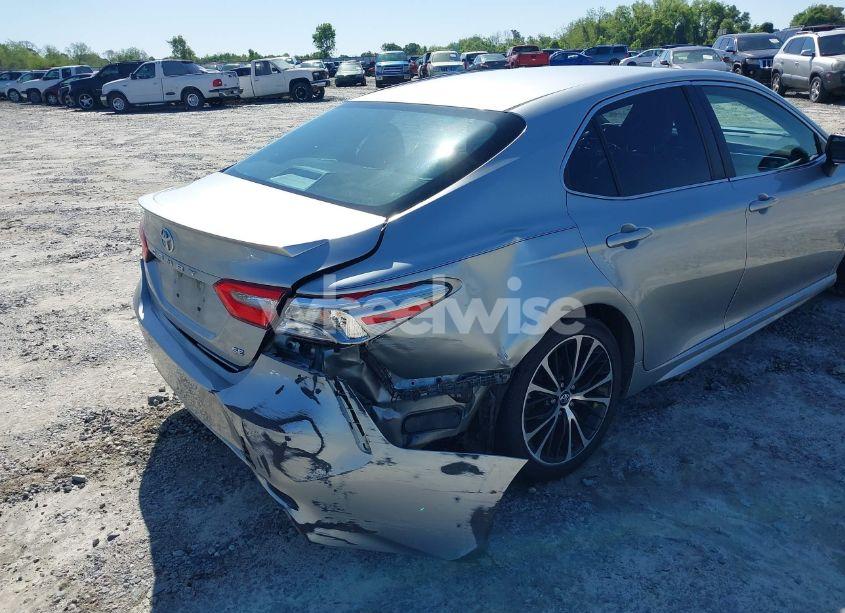 Photo 18 of 2018 Toyota Camry SE (VIN 4T1B11HK7JU556345)