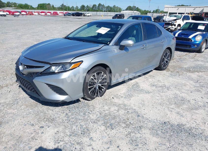 Photo 2 of 2018 Toyota Camry SE (VIN 4T1B11HK7JU556345)