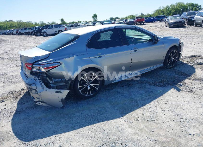 Photo 4 of 2018 Toyota Camry SE (VIN 4T1B11HK7JU556345)