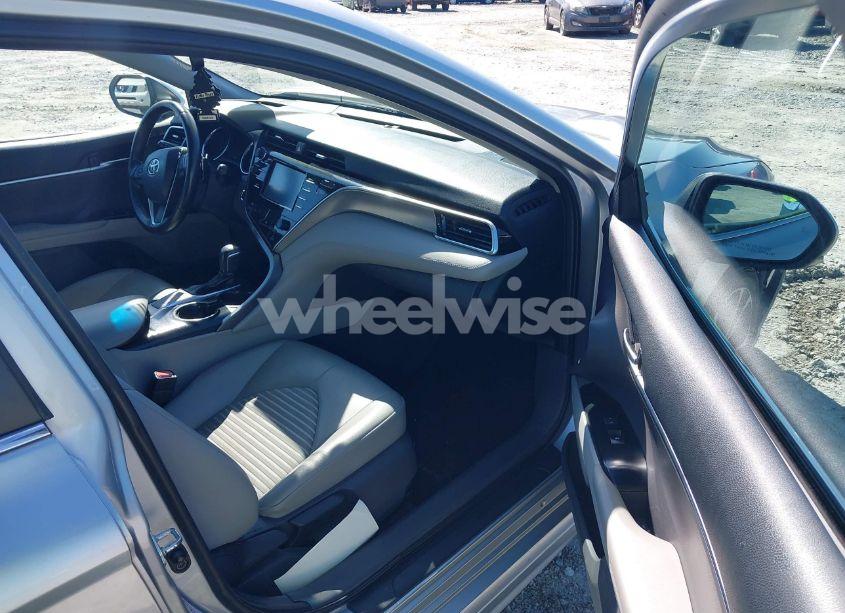 Photo 5 of 2018 Toyota Camry SE (VIN 4T1B11HK7JU556345)