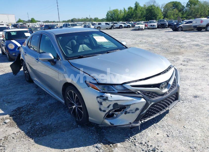 Photo 6 of 2018 Toyota Camry SE (VIN 4T1B11HK7JU556345)