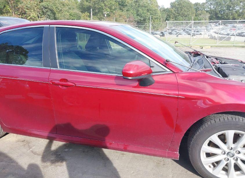 Photo 13 of 2018 Toyota Camry LE (VIN 4T1B11HK7JU588339)