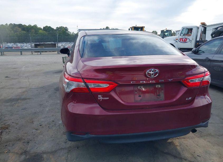 Photo 16 of 2018 Toyota Camry LE (VIN 4T1B11HK7JU588339)