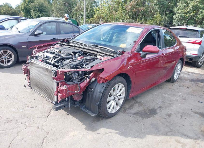 Photo 2 of 2018 Toyota Camry LE (VIN 4T1B11HK7JU588339)