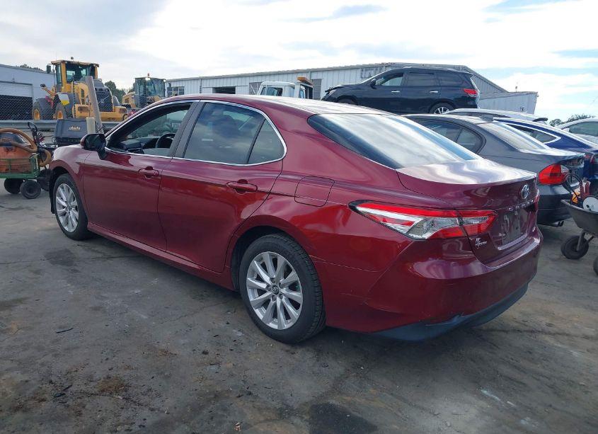 Photo 3 of 2018 Toyota Camry LE (VIN 4T1B11HK7JU588339)