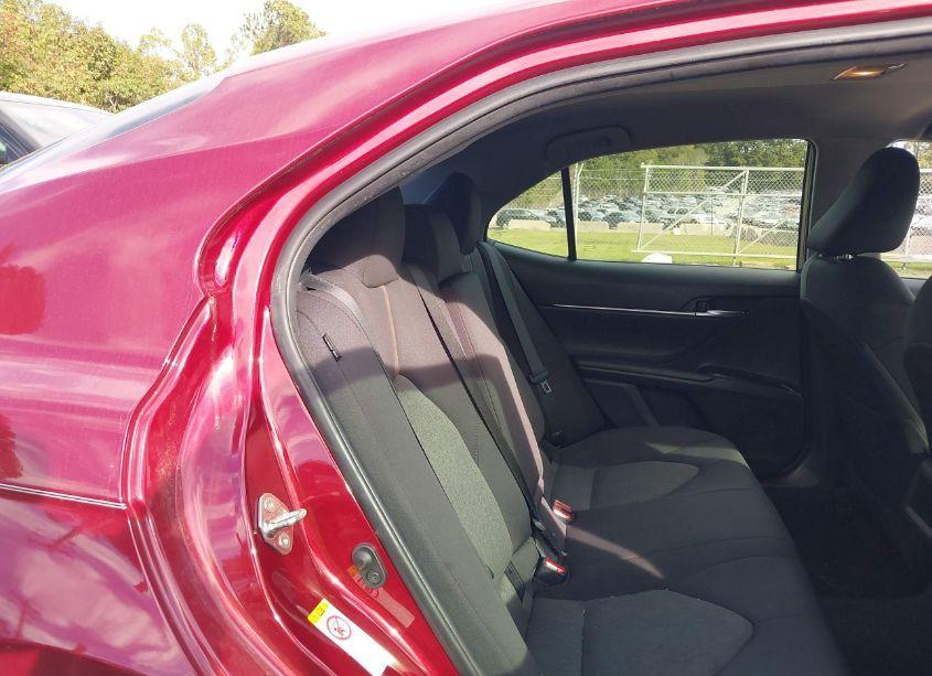 Photo 8 of 2018 Toyota Camry LE (VIN 4T1B11HK7JU588339)