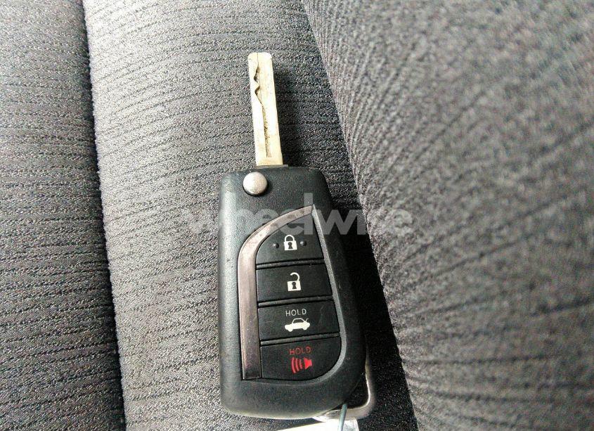 Photo 11 of 2018 Toyota Camry LE (VIN 4T1B11HK7JU588342)