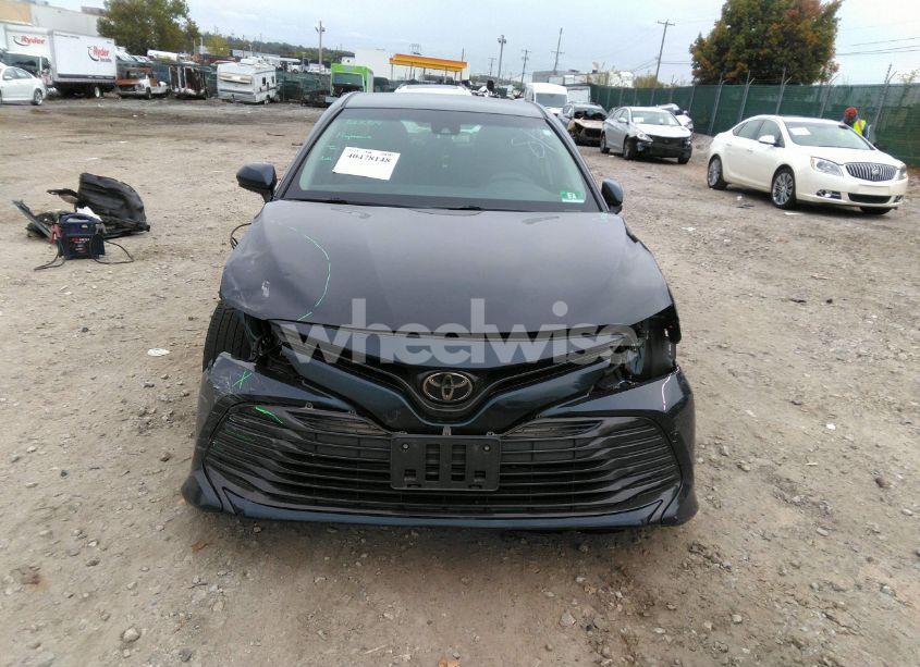 Photo 13 of 2018 Toyota Camry LE (VIN 4T1B11HK7JU588342)