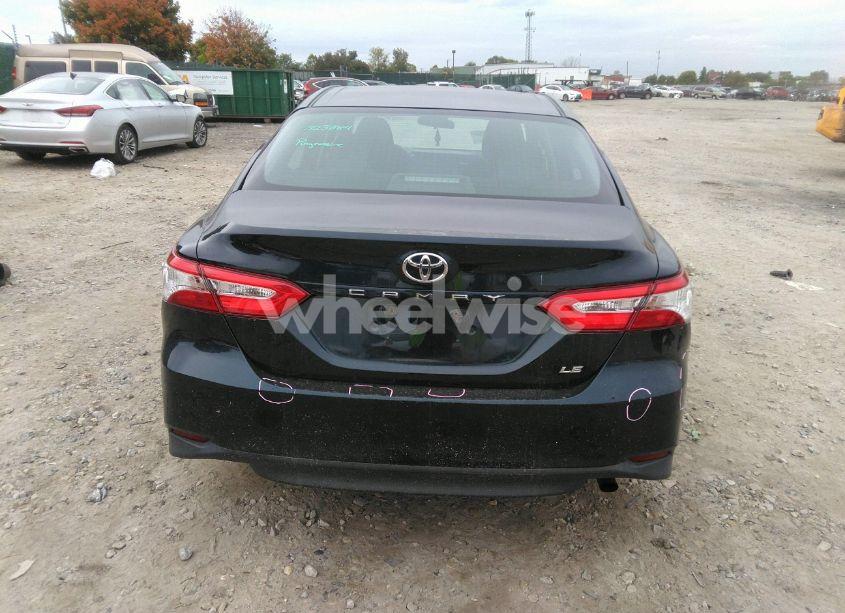 Photo 17 of 2018 Toyota Camry LE (VIN 4T1B11HK7JU588342)