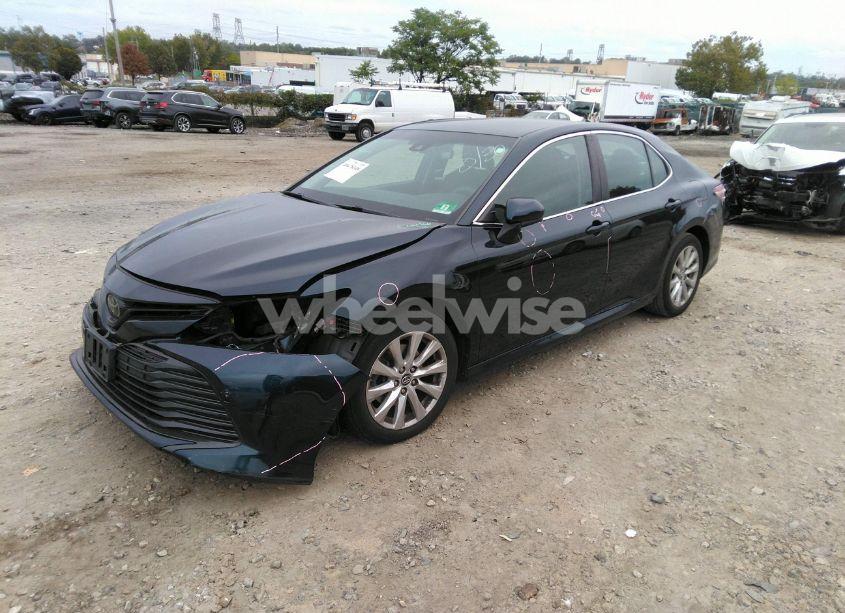 Photo 2 of 2018 Toyota Camry LE (VIN 4T1B11HK7JU588342)