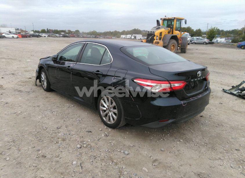 Photo 3 of 2018 Toyota Camry LE (VIN 4T1B11HK7JU588342)