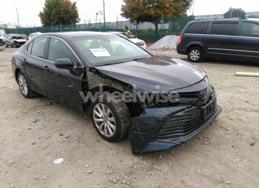 Photo 6 of 2018 Toyota Camry LE (VIN 4T1B11HK7JU588342)