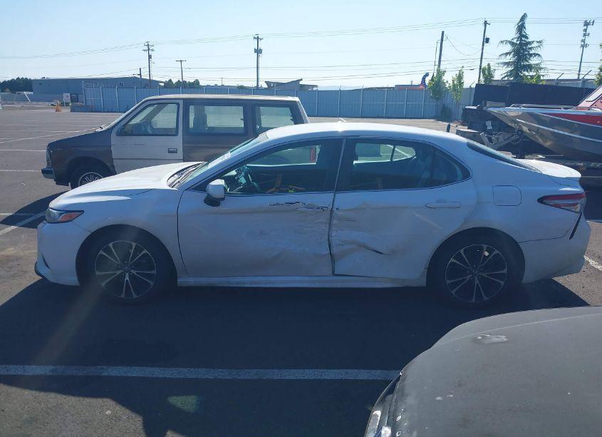 Photo 14 of 2018 Toyota Camry SE (VIN 4T1B11HK7JU589538)