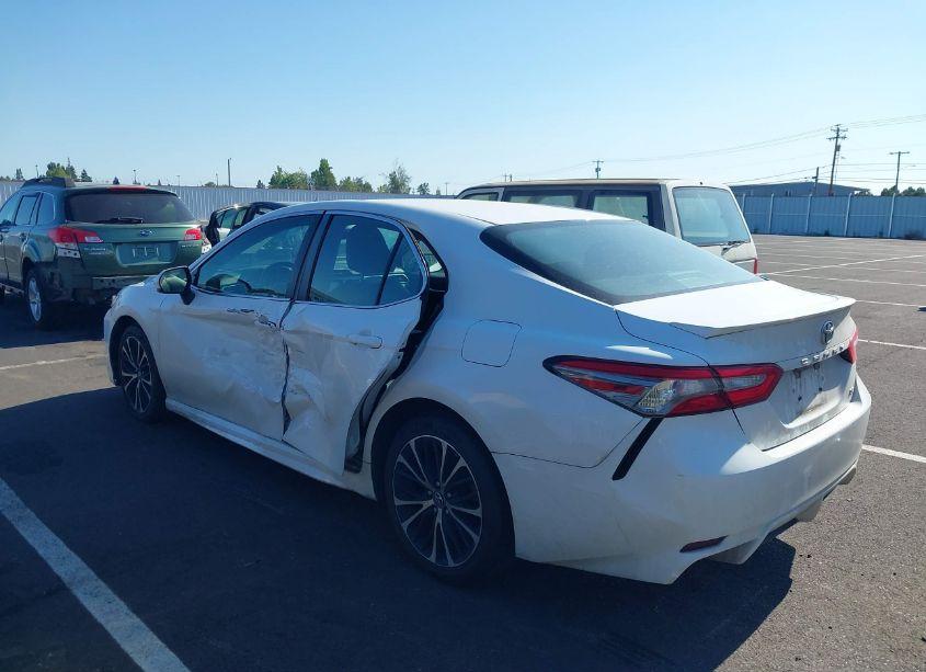 Photo 3 of 2018 Toyota Camry SE (VIN 4T1B11HK7JU589538)