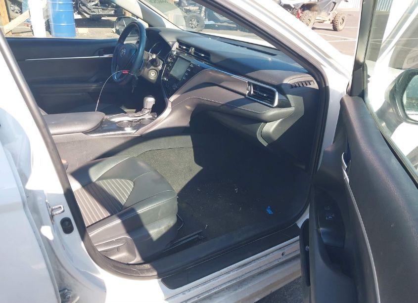 Photo 5 of 2018 Toyota Camry SE (VIN 4T1B11HK7JU589538)