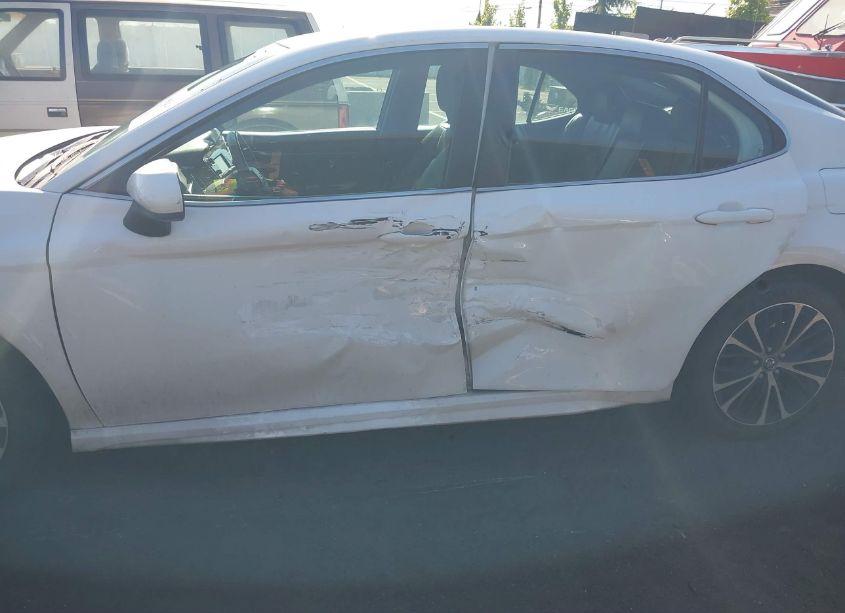 Photo 6 of 2018 Toyota Camry SE (VIN 4T1B11HK7JU589538)