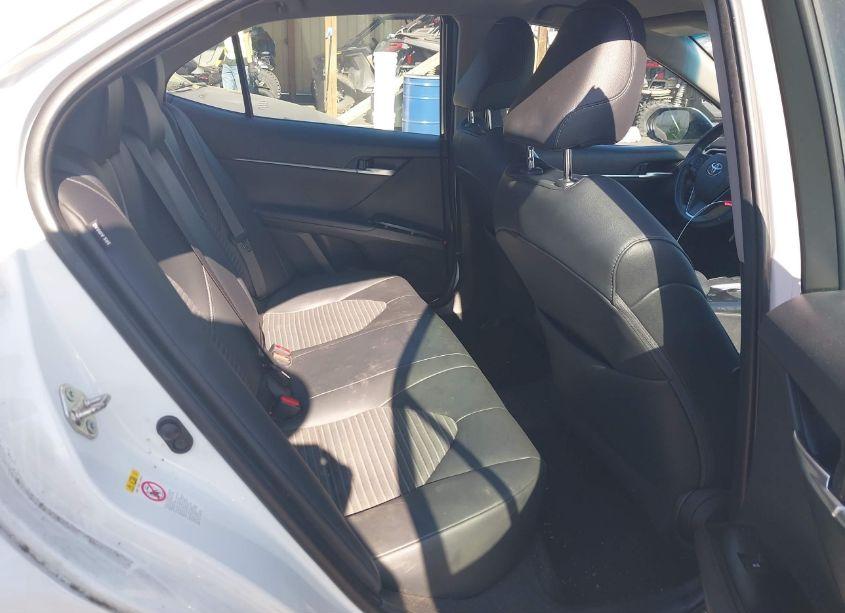 Photo 8 of 2018 Toyota Camry SE (VIN 4T1B11HK7JU589538)