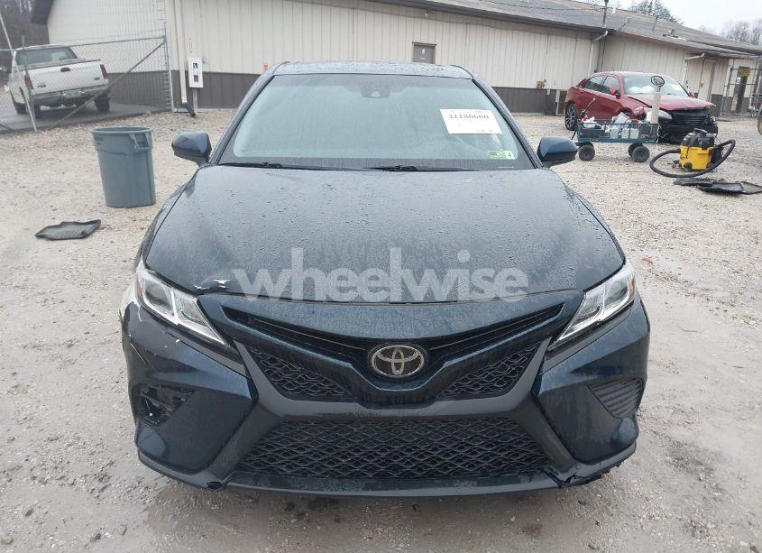 Photo 12 of 2018 Toyota Camry SE (VIN 4T1B11HK7JU593489)