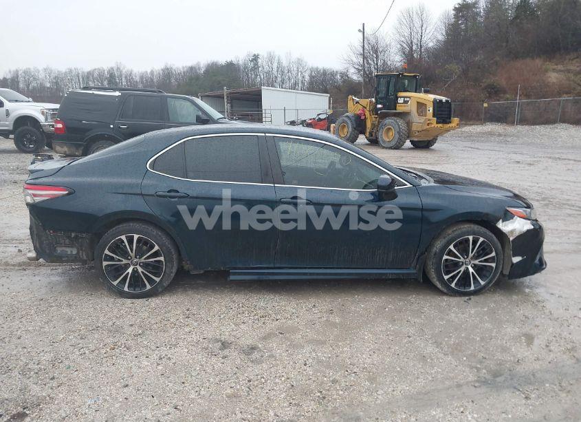 Photo 13 of 2018 Toyota Camry SE (VIN 4T1B11HK7JU593489)