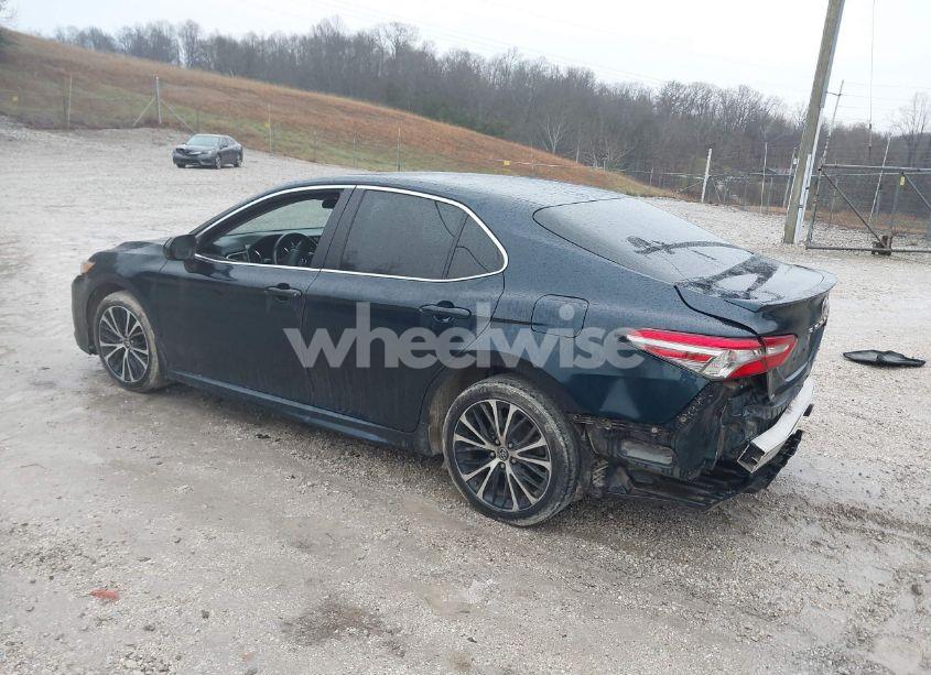 Photo 3 of 2018 Toyota Camry SE (VIN 4T1B11HK7JU593489)