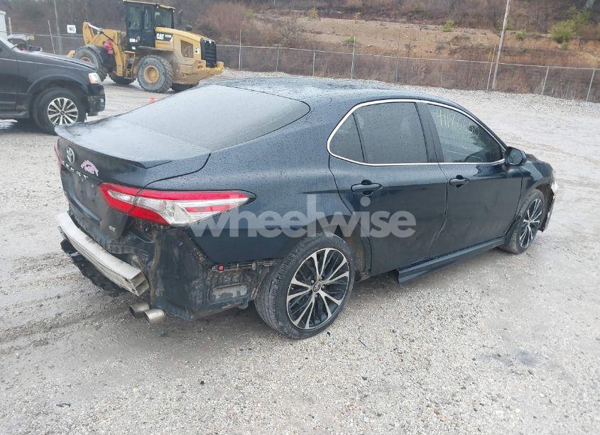 Photo 4 of 2018 Toyota Camry SE (VIN 4T1B11HK7JU593489)