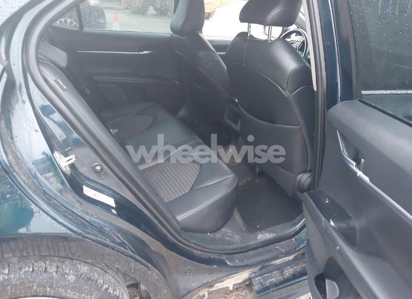 Photo 8 of 2018 Toyota Camry SE (VIN 4T1B11HK7JU593489)