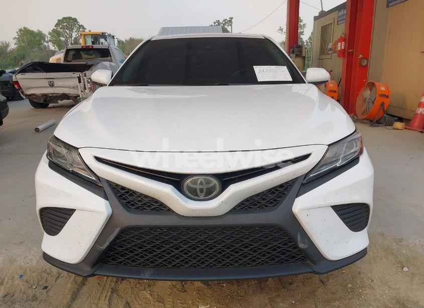 Photo 12 of 2018 Toyota Camry SE (VIN 4T1B11HK7JU596506)