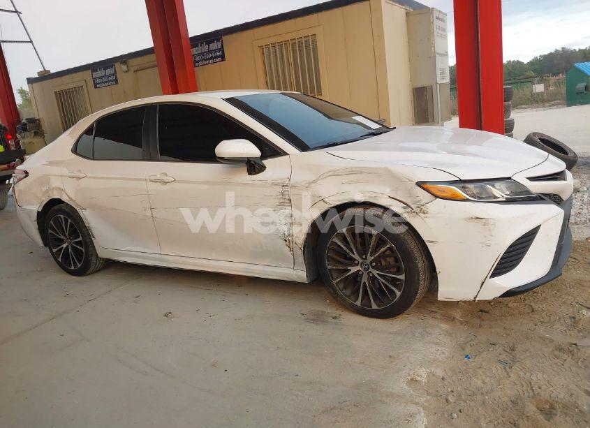 Photo 13 of 2018 Toyota Camry SE (VIN 4T1B11HK7JU596506)