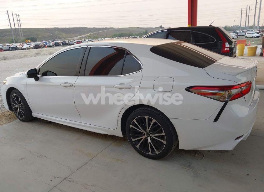 Photo 14 of 2018 Toyota Camry SE (VIN 4T1B11HK7JU596506)