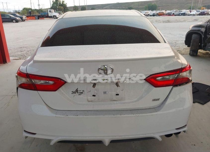 Photo 16 of 2018 Toyota Camry SE (VIN 4T1B11HK7JU596506)