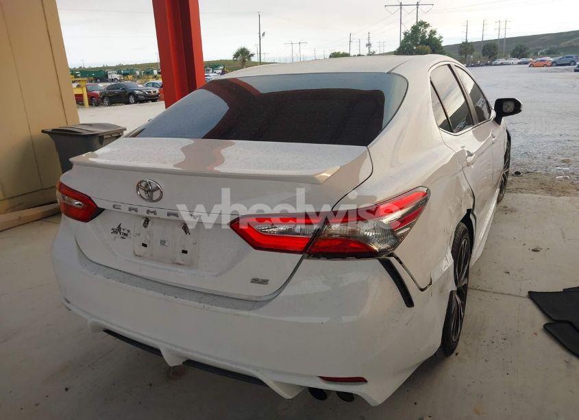 Photo 4 of 2018 Toyota Camry SE (VIN 4T1B11HK7JU596506)