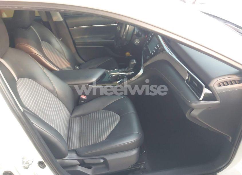 Photo 5 of 2018 Toyota Camry SE (VIN 4T1B11HK7JU596506)