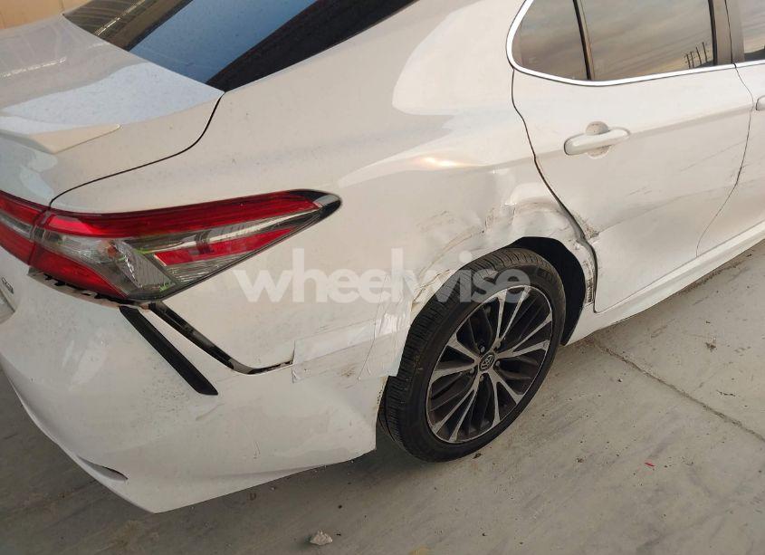 Photo 6 of 2018 Toyota Camry SE (VIN 4T1B11HK7JU596506)