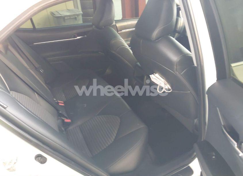 Photo 8 of 2018 Toyota Camry SE (VIN 4T1B11HK7JU596506)