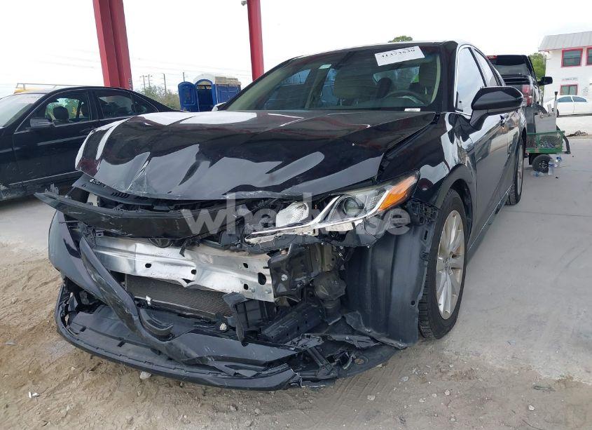 Photo 2 of 2018 Toyota Camry LE (VIN 4T1B11HK7JU605267)