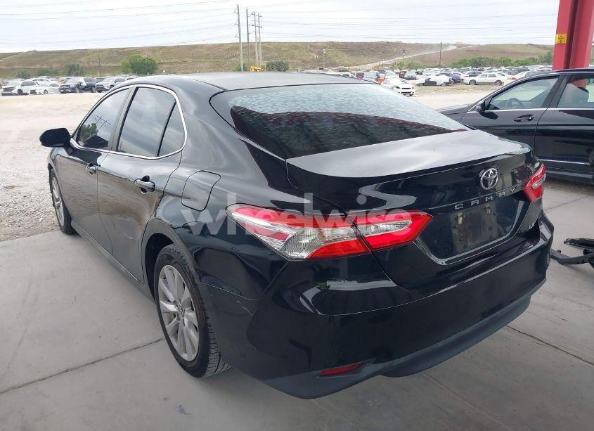 Photo 3 of 2018 Toyota Camry LE (VIN 4T1B11HK7JU605267)
