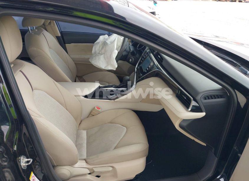 Photo 5 of 2018 Toyota Camry LE (VIN 4T1B11HK7JU605267)