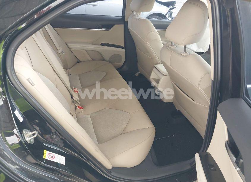 Photo 8 of 2018 Toyota Camry LE (VIN 4T1B11HK7JU605267)