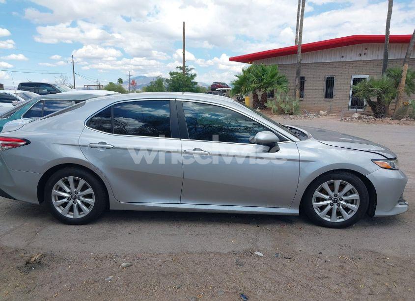 Photo 13 of 2018 Toyota Camry LE (VIN 4T1B11HK7JU609402)