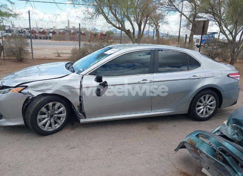 Photo 14 of 2018 Toyota Camry LE (VIN 4T1B11HK7JU609402)