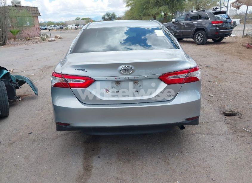 Photo 16 of 2018 Toyota Camry LE (VIN 4T1B11HK7JU609402)