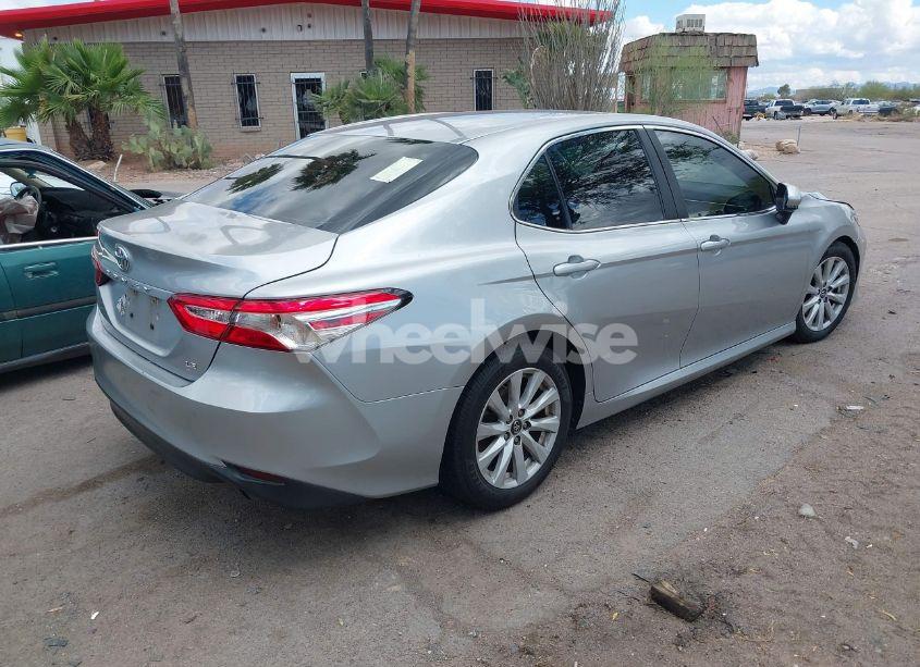 Photo 4 of 2018 Toyota Camry LE (VIN 4T1B11HK7JU609402)