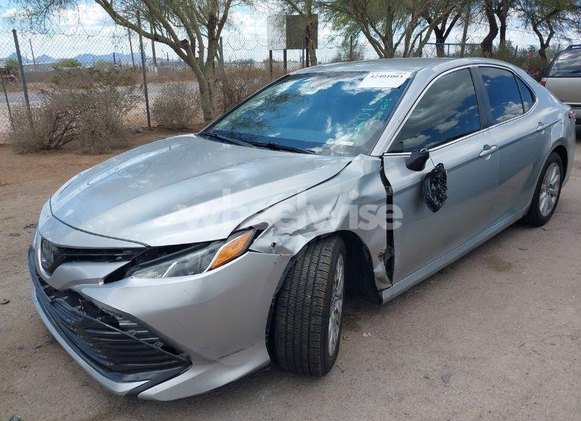 Photo 6 of 2018 Toyota Camry LE (VIN 4T1B11HK7JU609402)