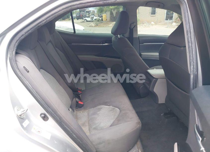 Photo 8 of 2018 Toyota Camry LE (VIN 4T1B11HK7JU609402)