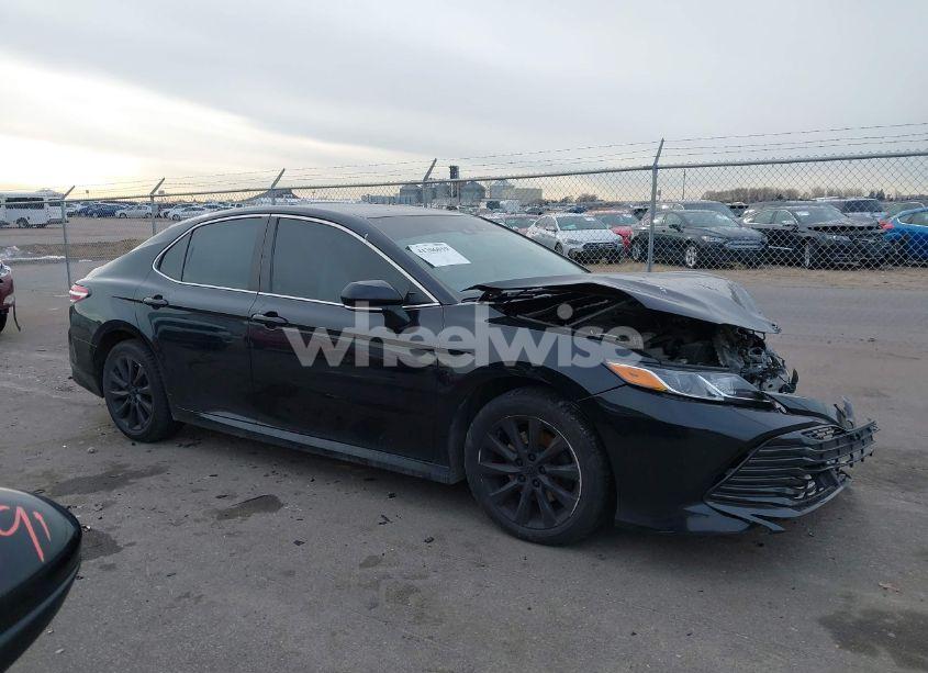 Photo 13 of 2018 Toyota Camry LE (VIN 4T1B11HK7JU613241)
