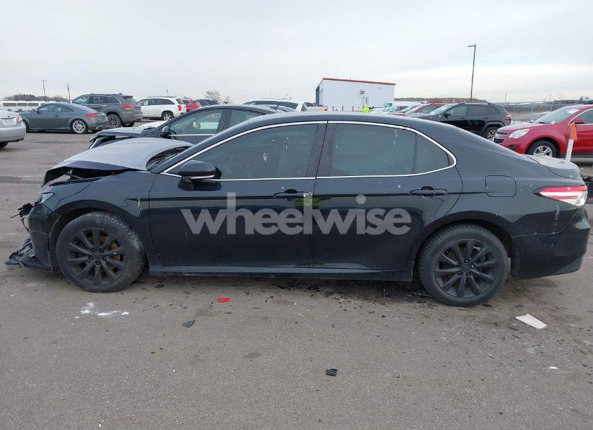 Photo 14 of 2018 Toyota Camry LE (VIN 4T1B11HK7JU613241)