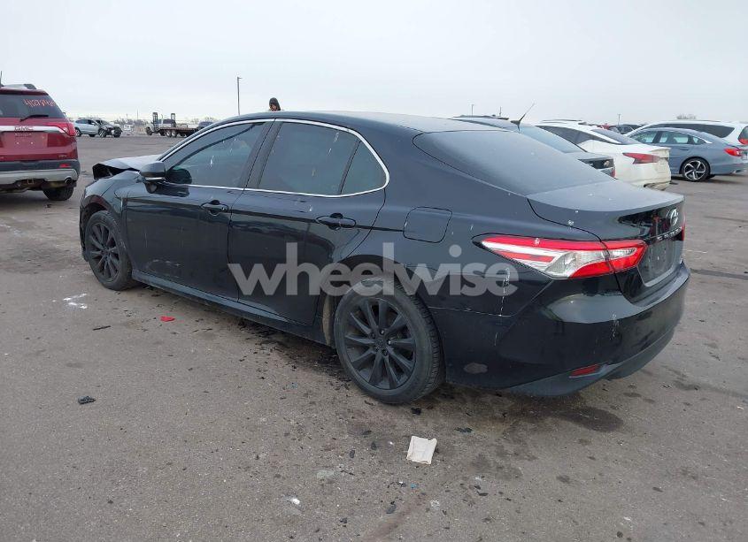 Photo 3 of 2018 Toyota Camry LE (VIN 4T1B11HK7JU613241)